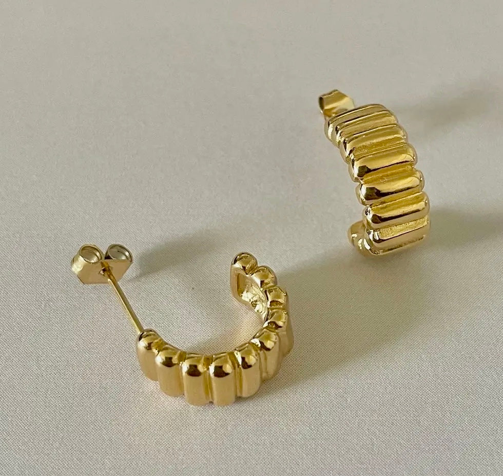 Mini Ribbed Earrings
