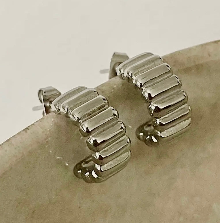 Mini Ribbed Earrings
