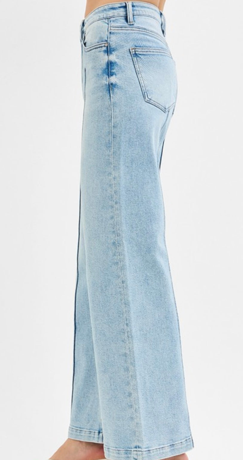 Pinutck Jean in Light Wash