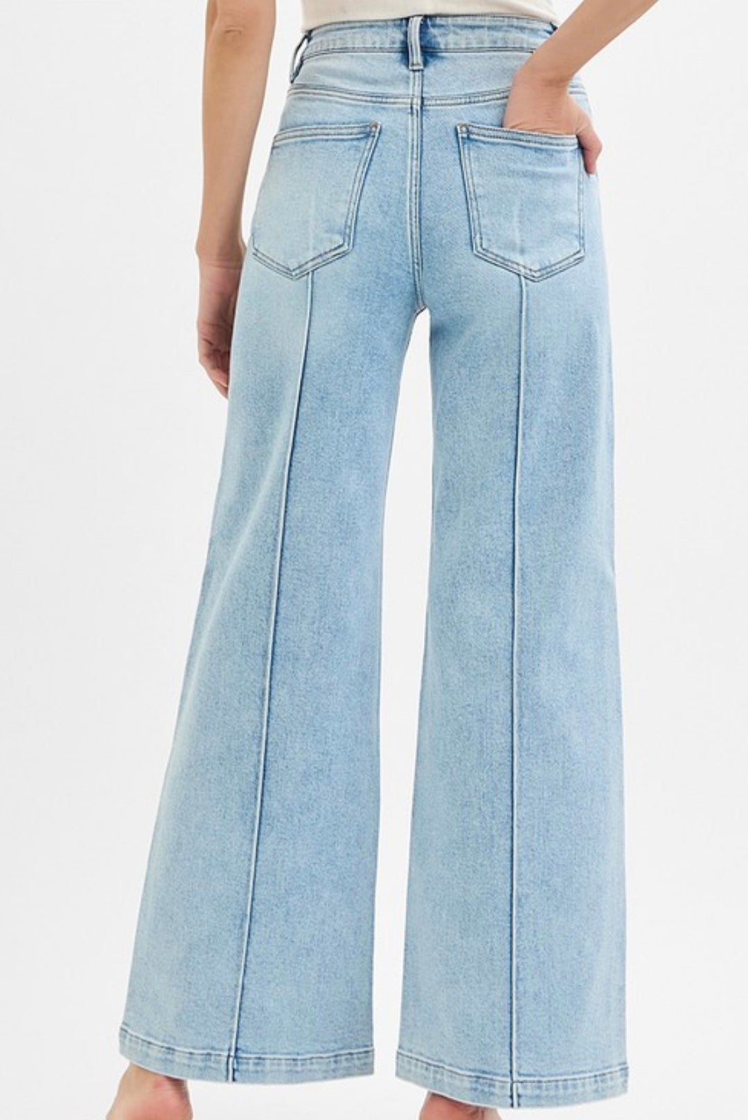 Pinutck Jean in Light Wash