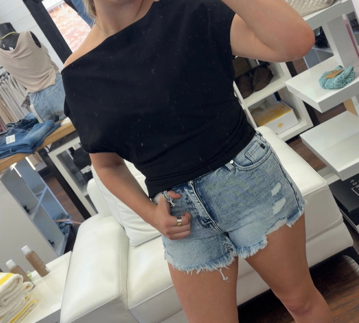 Anahi top